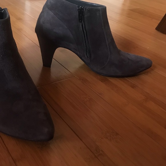 Those are authentic pair of Paul green Grey suede - Picture 2 of 6